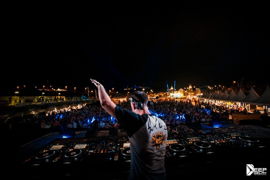 Deep Delay Management