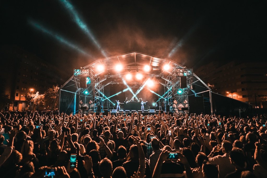 Deep Delay Management